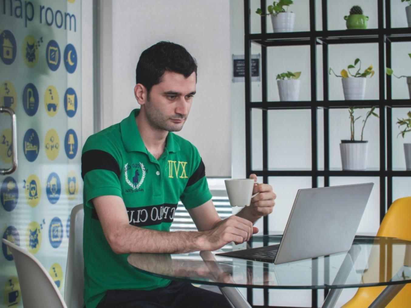 Strukturierte Finanzplanung mit Notizen und Unterlagen